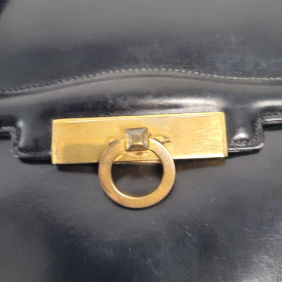 Vintage black faux leather handbag with multiple pockets - Picture 5 of 16